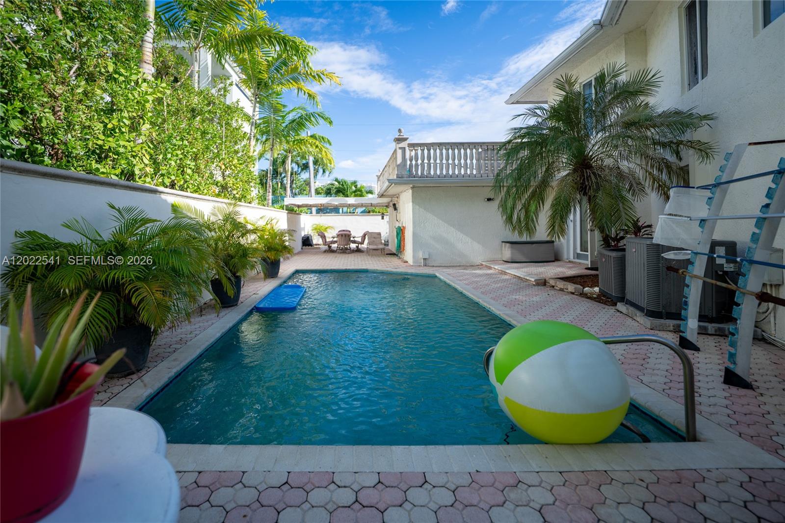 LAUDERDALE BEACH - Residential