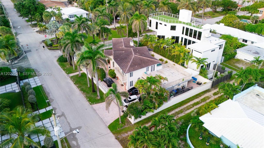 Photo of 2701 N Atlantic Blvd, Fort Lauderdale, FL 33308 (MLS # A12022541)