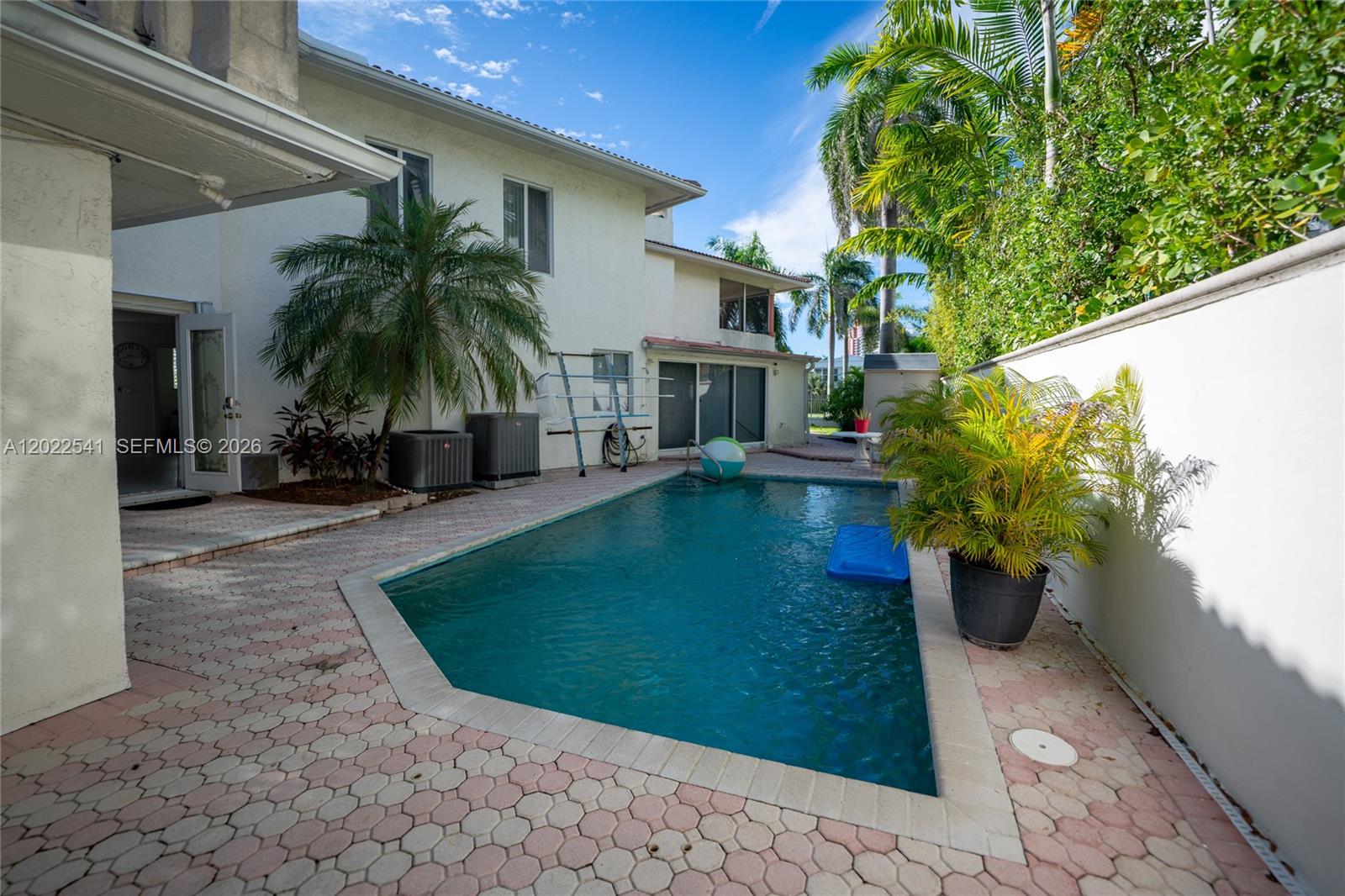 LAUDERDALE BEACH - Residential