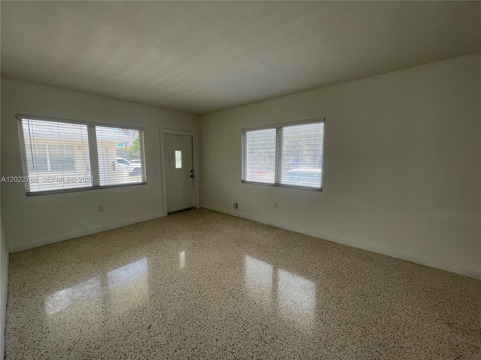 940 SW 4th ave 1