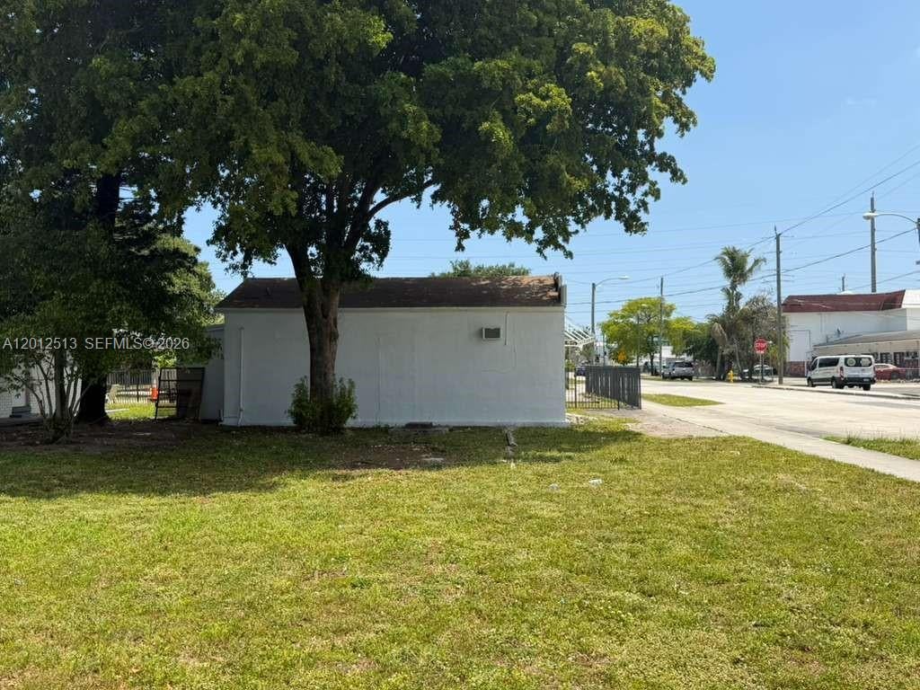 Photo of 518 W Dania Beach Blvd, Dania Beach, FL 33004 (MLS # A12012513)