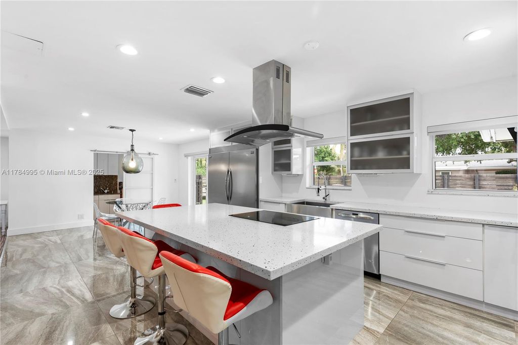 Photo of 2666 NE 35th Dr, Fort Lauderdale, FL 33308 (MLS # A11784995)