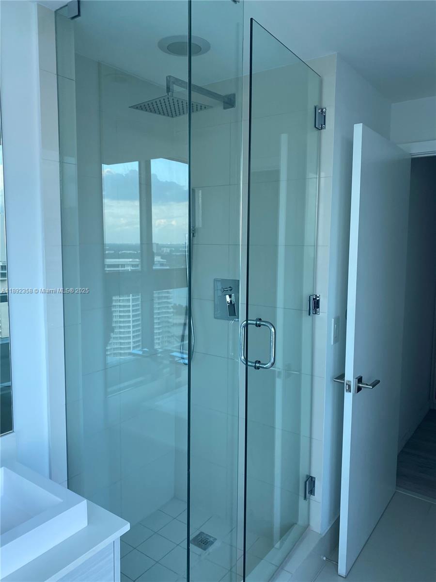 PARAISO BAY CONDO - Residential