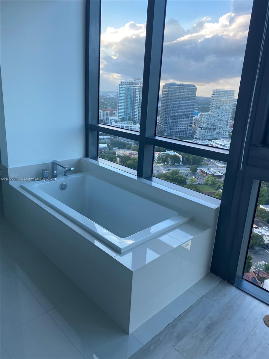 PARAISO BAY CONDO - Residential