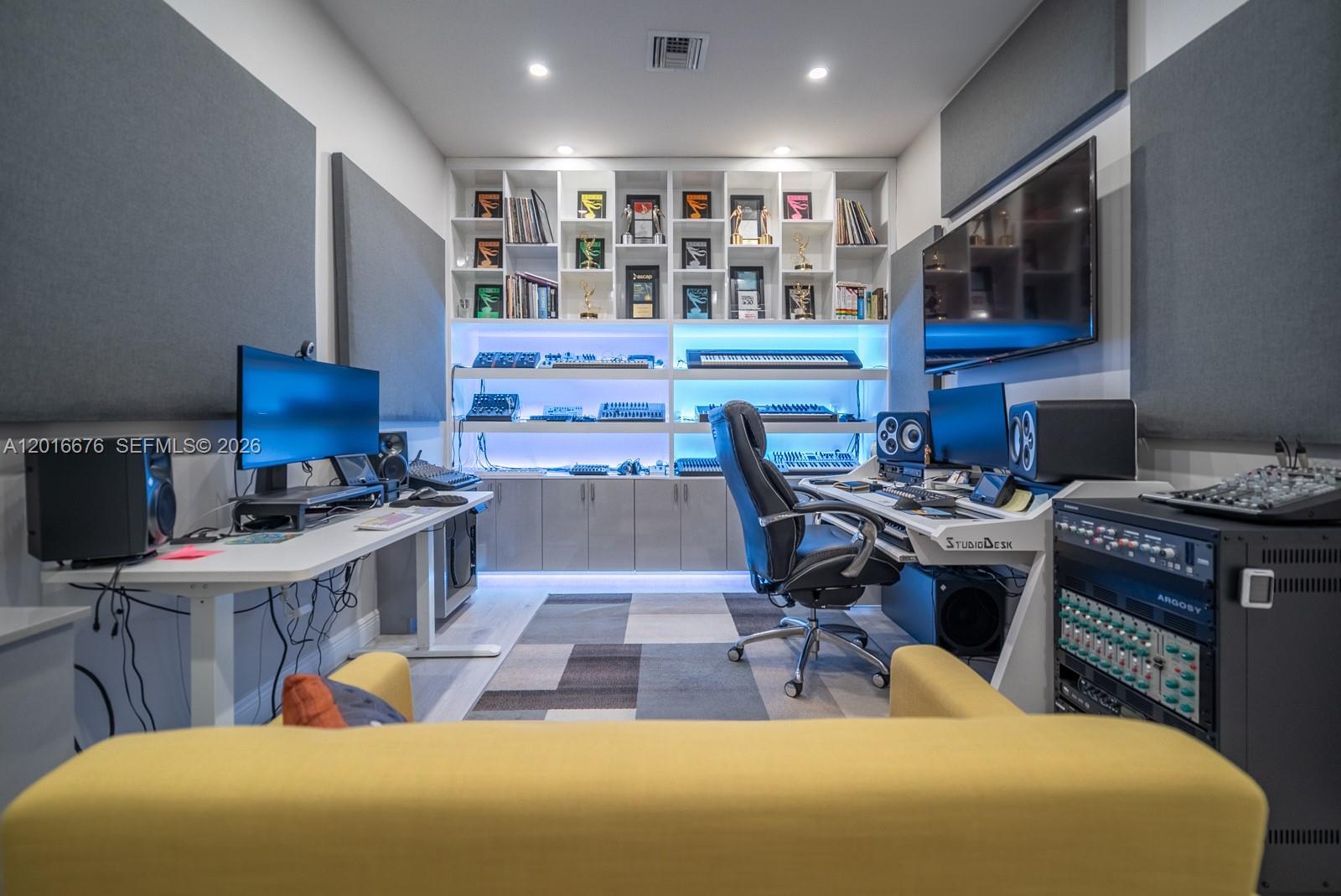 COUNTRY GLEN - Residential