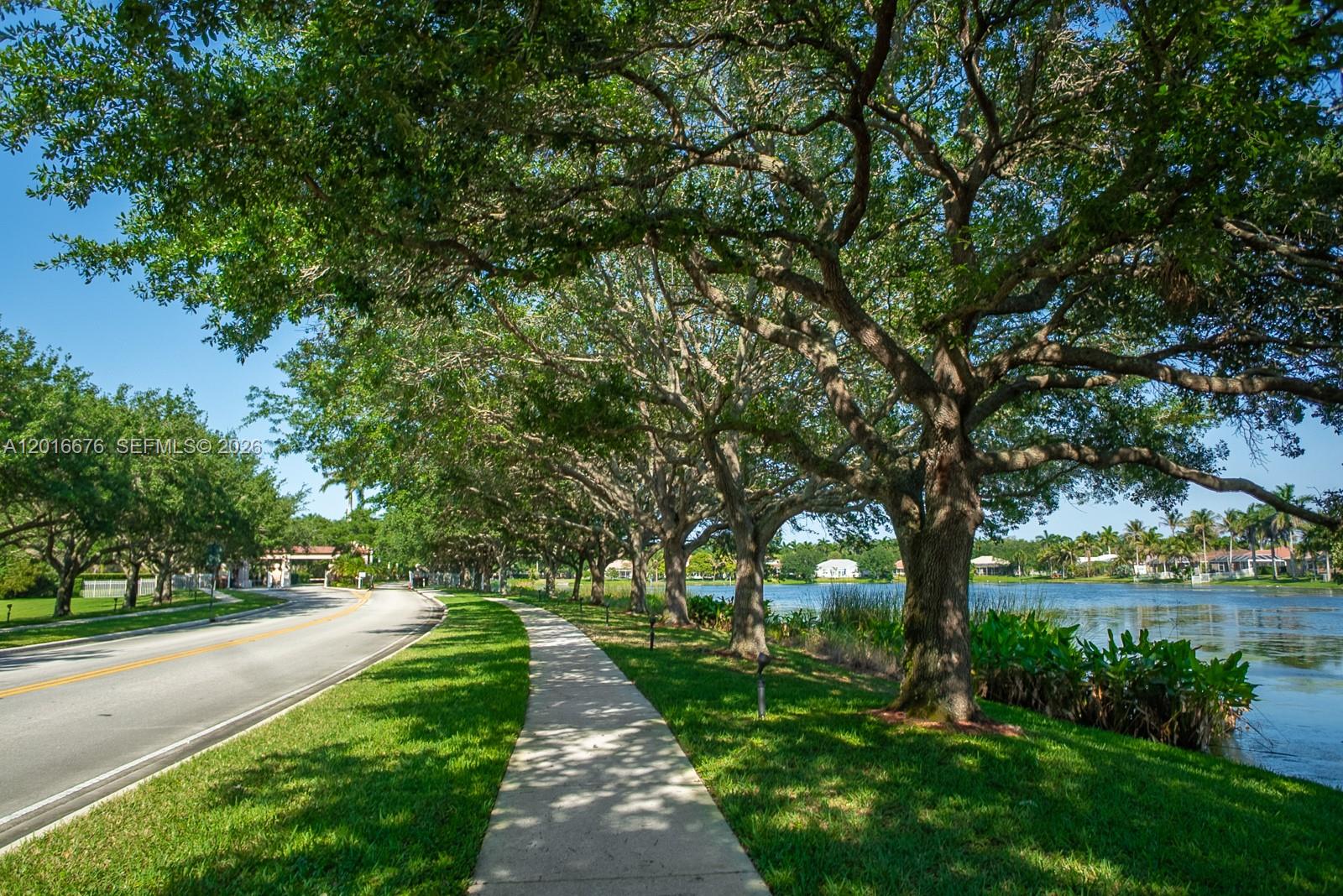COUNTRY GLEN - Residential
