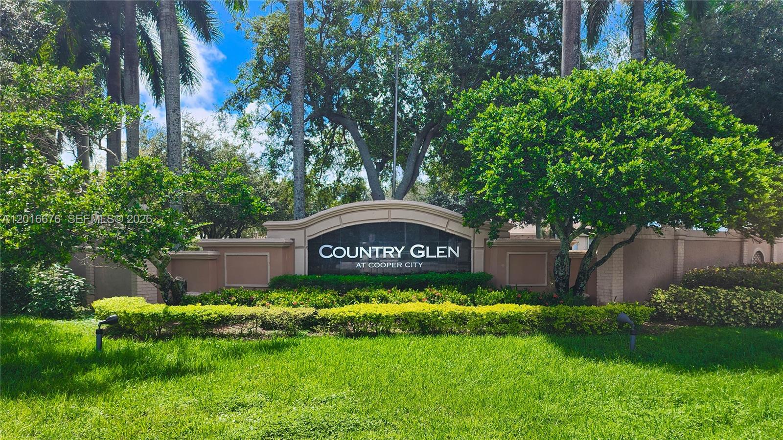 COUNTRY GLEN - Residential