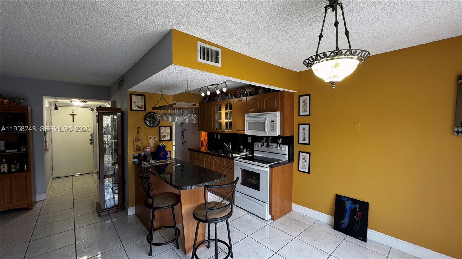 SOUTH WINDS CONDO - Residential