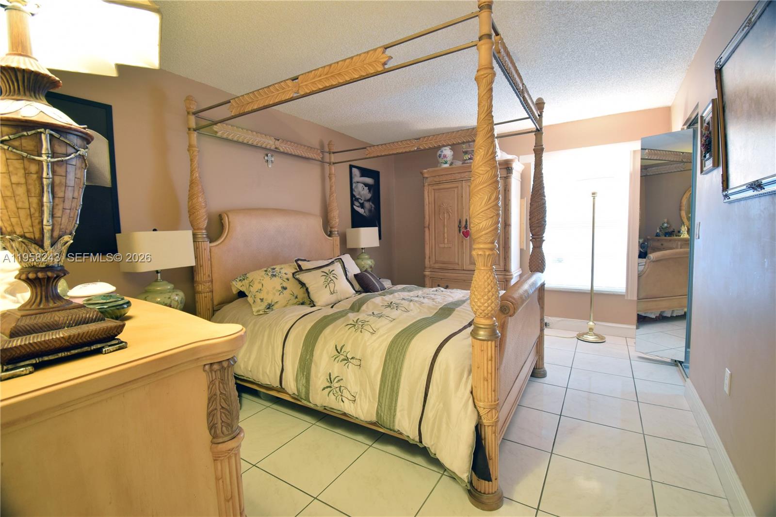 SOUTH WINDS CONDO - Residential