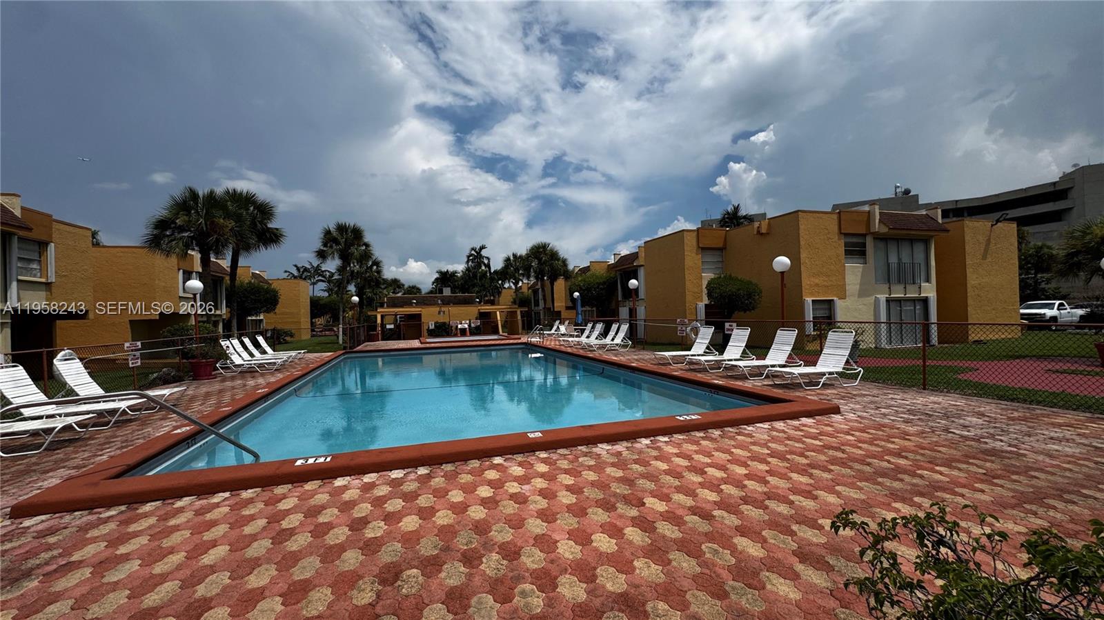 SOUTH WINDS CONDO - Residential