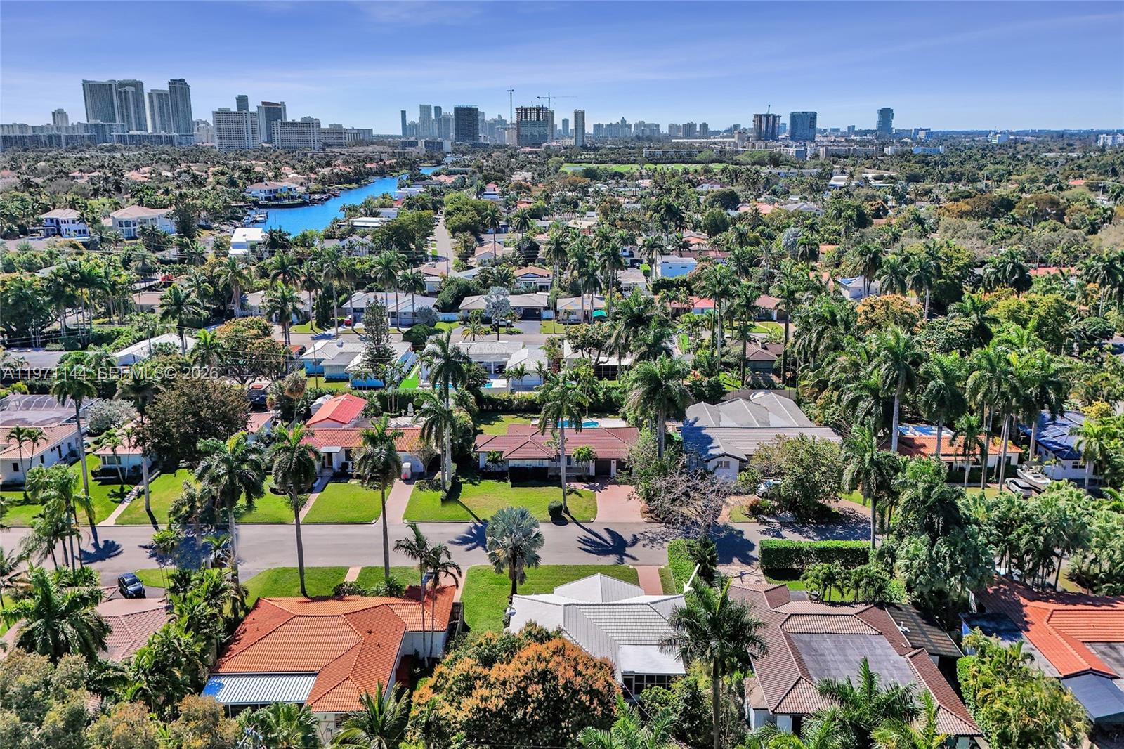 HOLLYWOOD LAKES - Residential