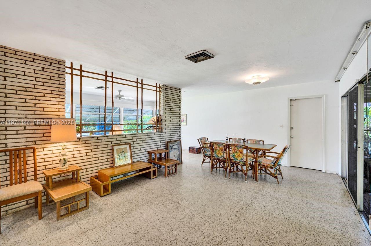 HOLLYWOOD LAKES - Residential