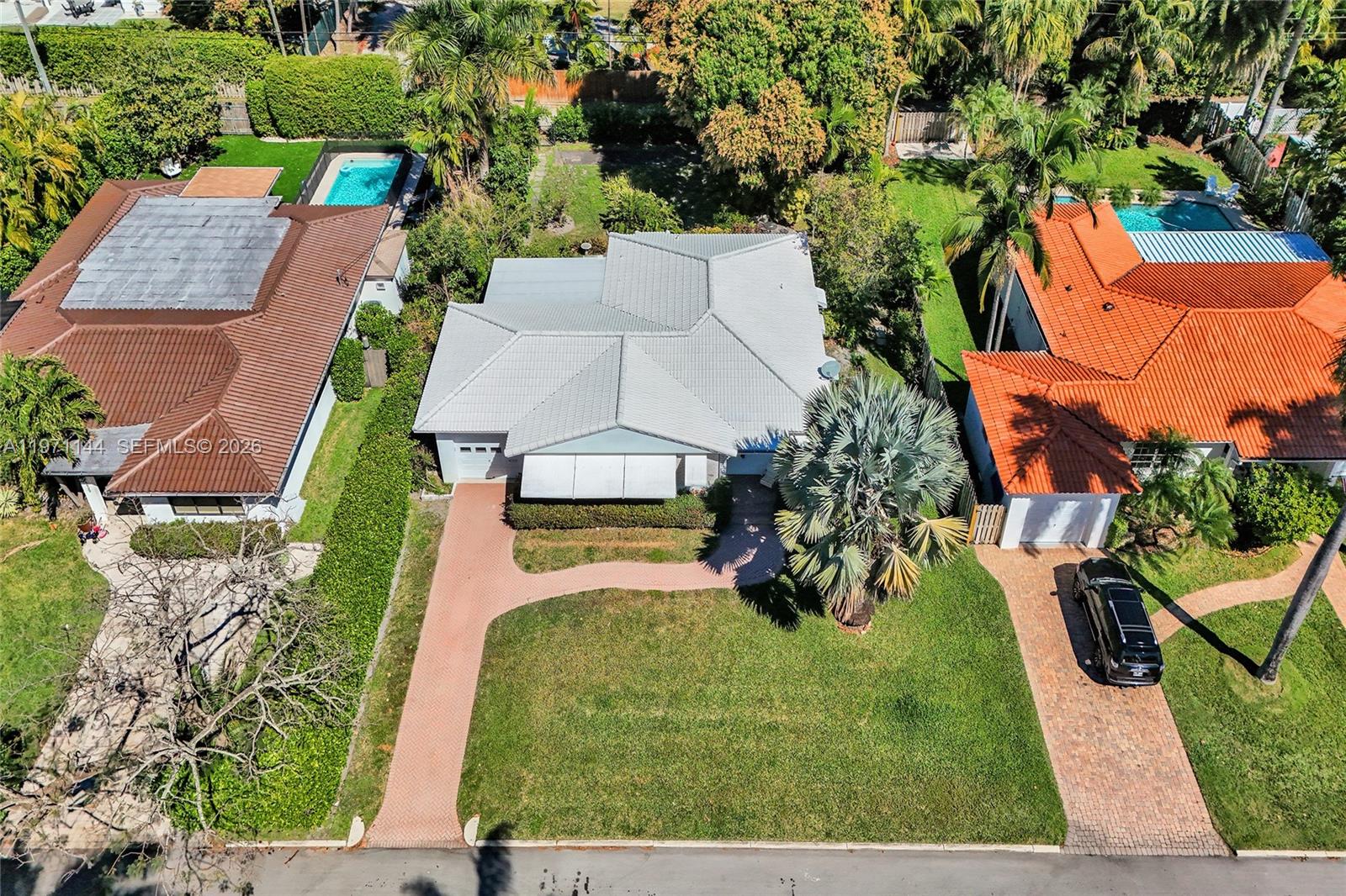 HOLLYWOOD LAKES - Residential