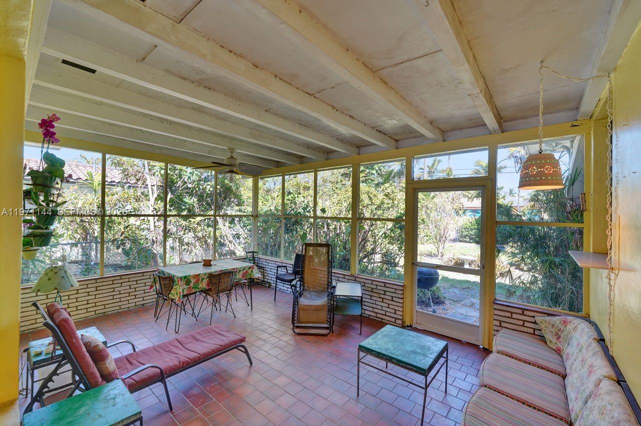 HOLLYWOOD LAKES - Residential