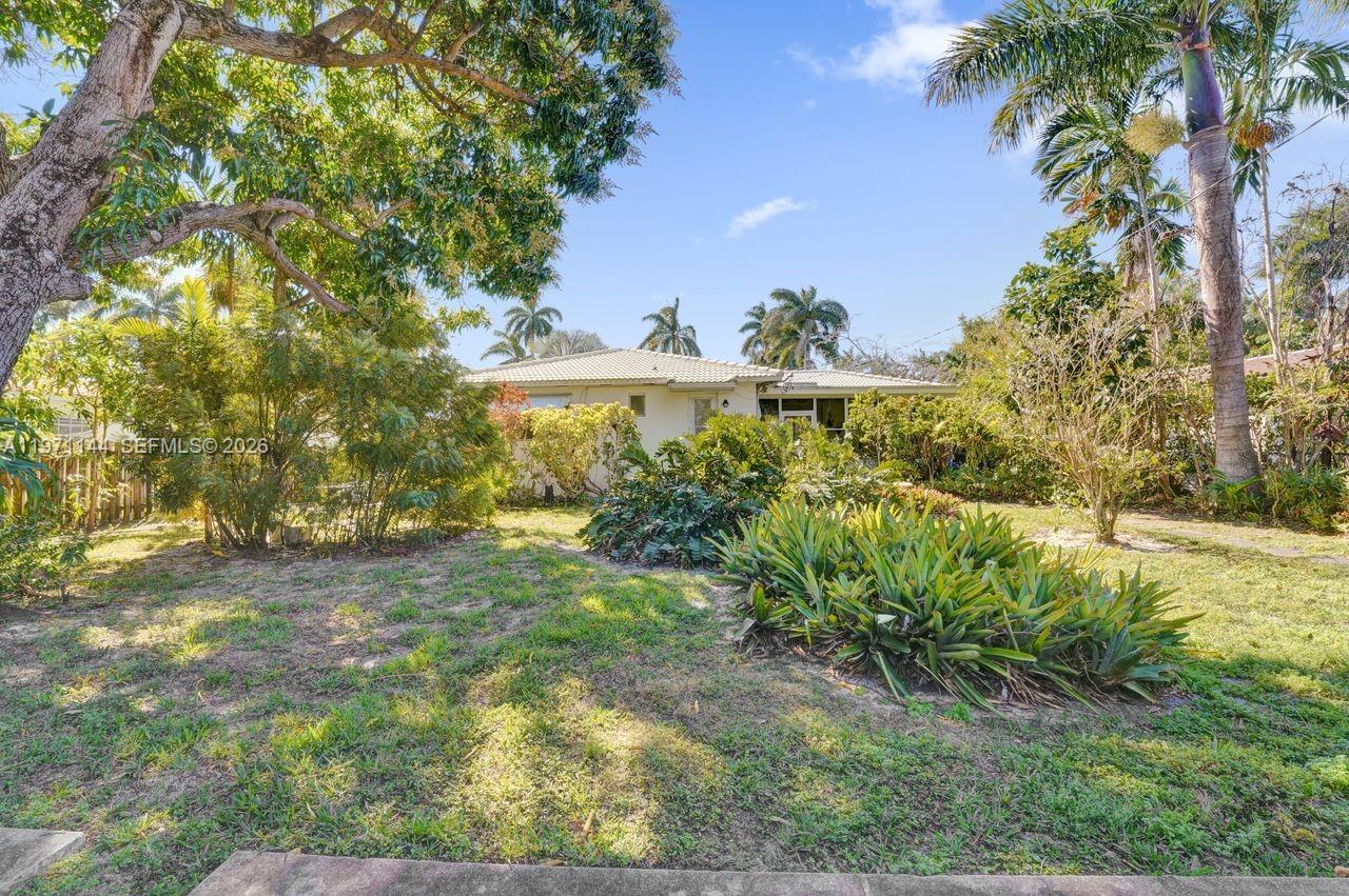 HOLLYWOOD LAKES - Residential