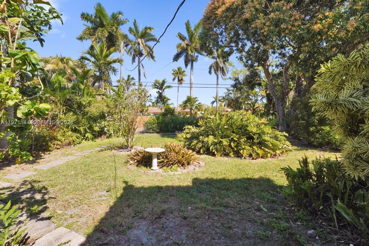 HOLLYWOOD LAKES - Residential