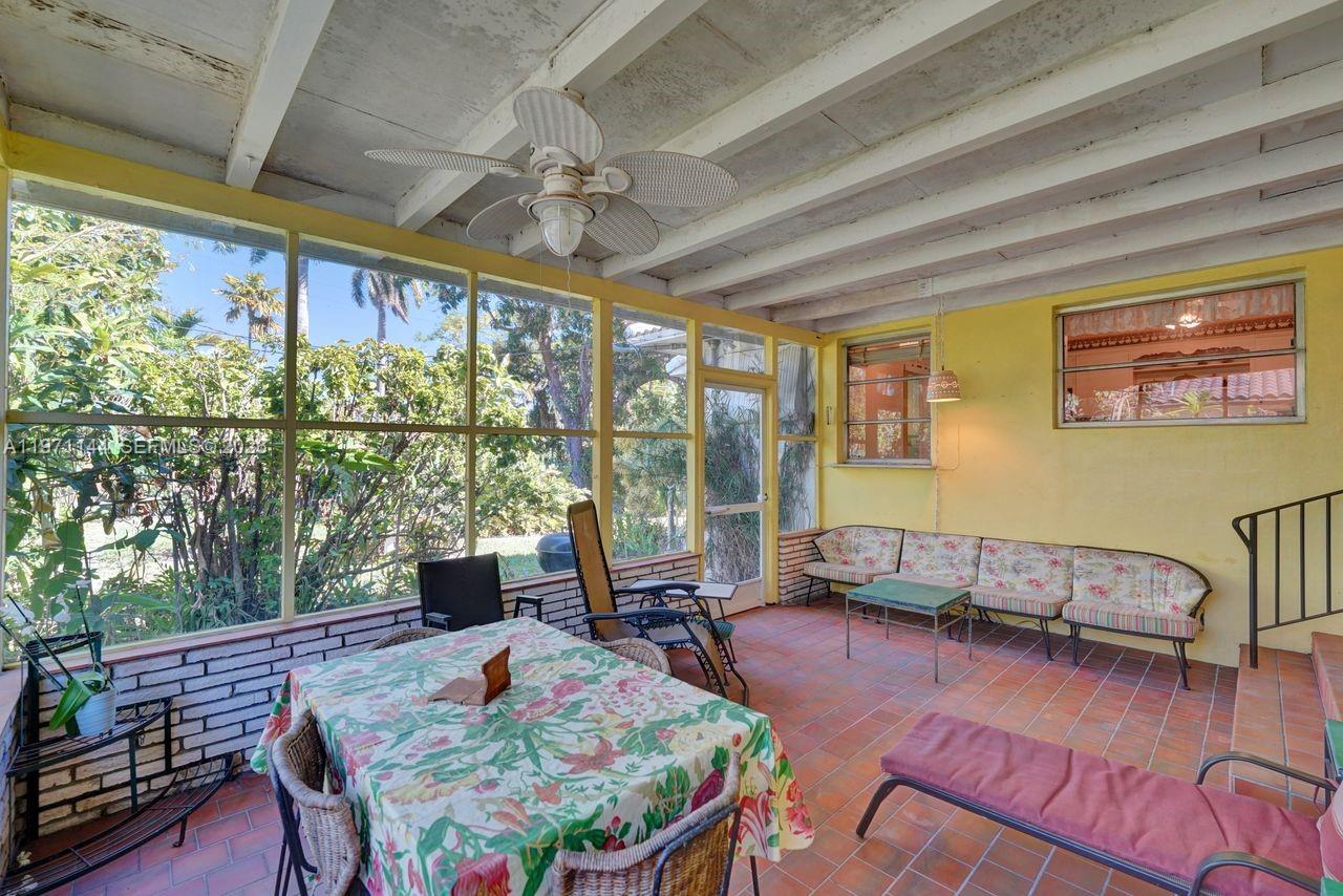 HOLLYWOOD LAKES - Residential