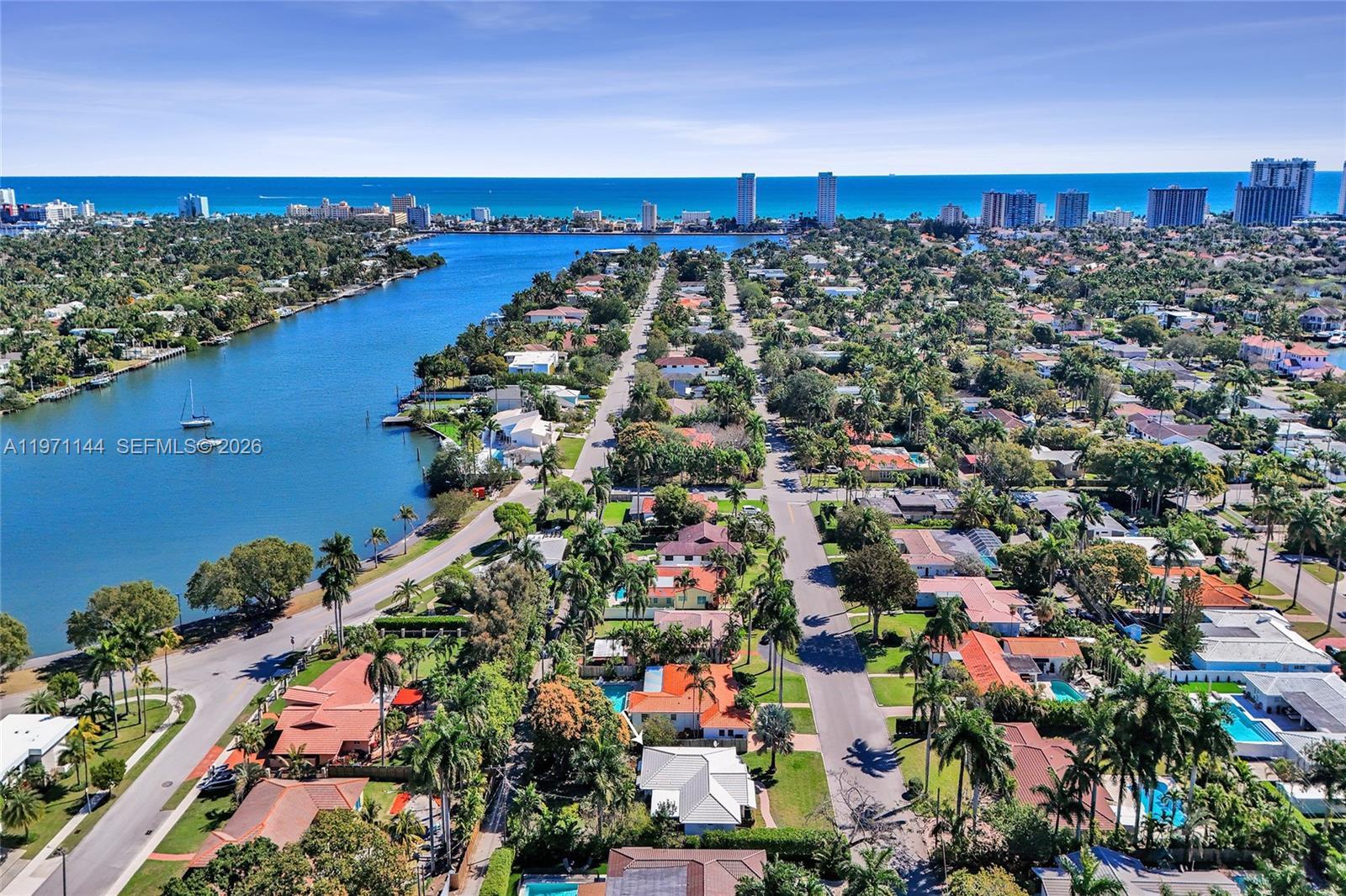 HOLLYWOOD LAKES - Residential