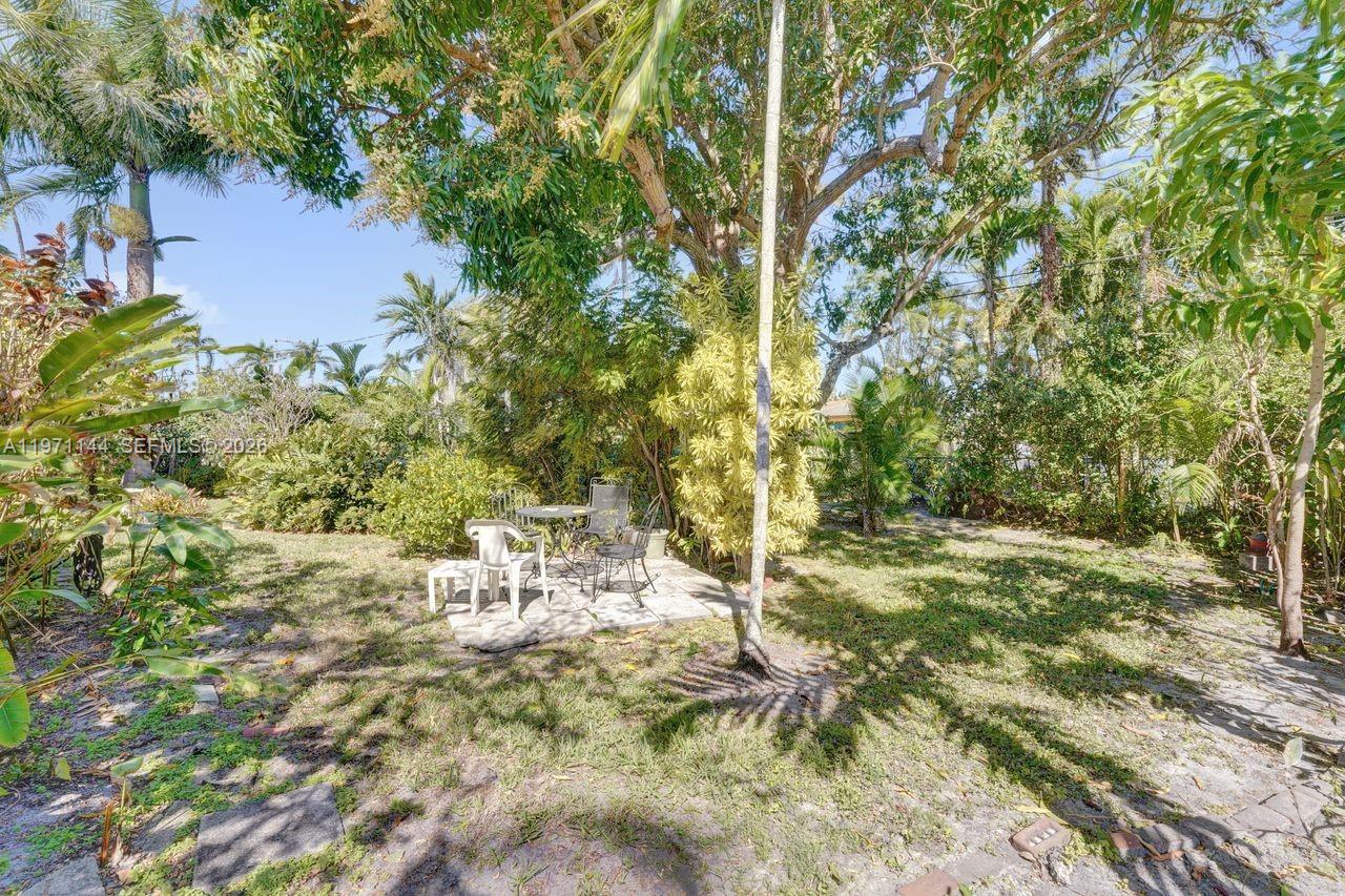 HOLLYWOOD LAKES - Residential