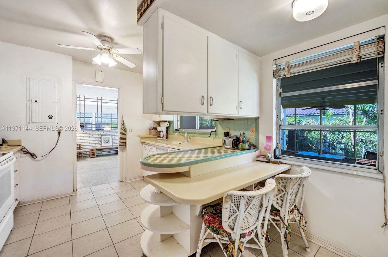 HOLLYWOOD LAKES - Residential