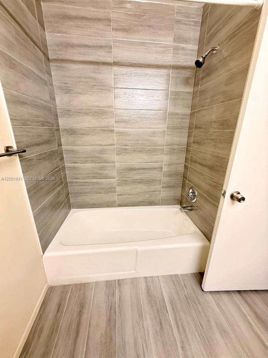 HOLLYWOOD GARDENS CONDOMI - Residential Lease