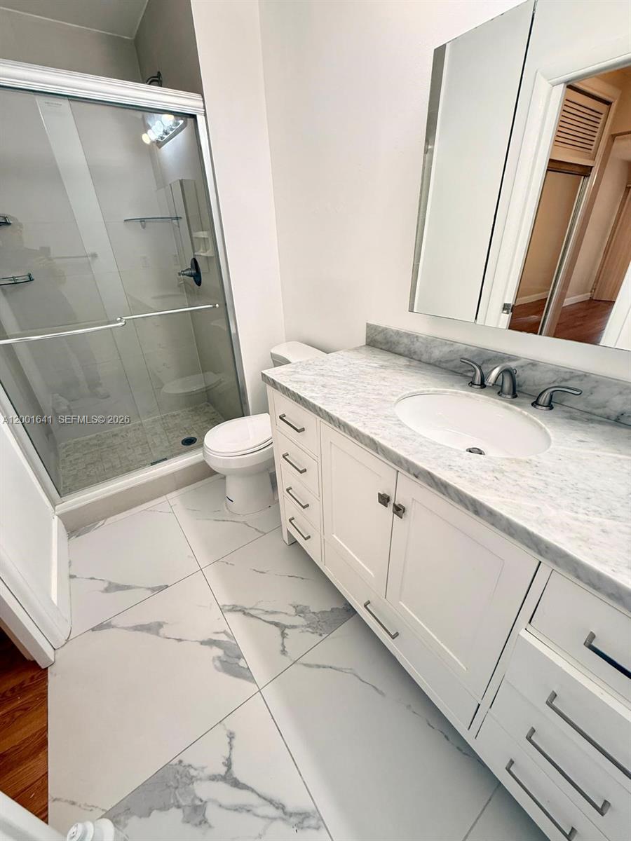 HOLLYWOOD GARDENS CONDOMI - Residential Lease