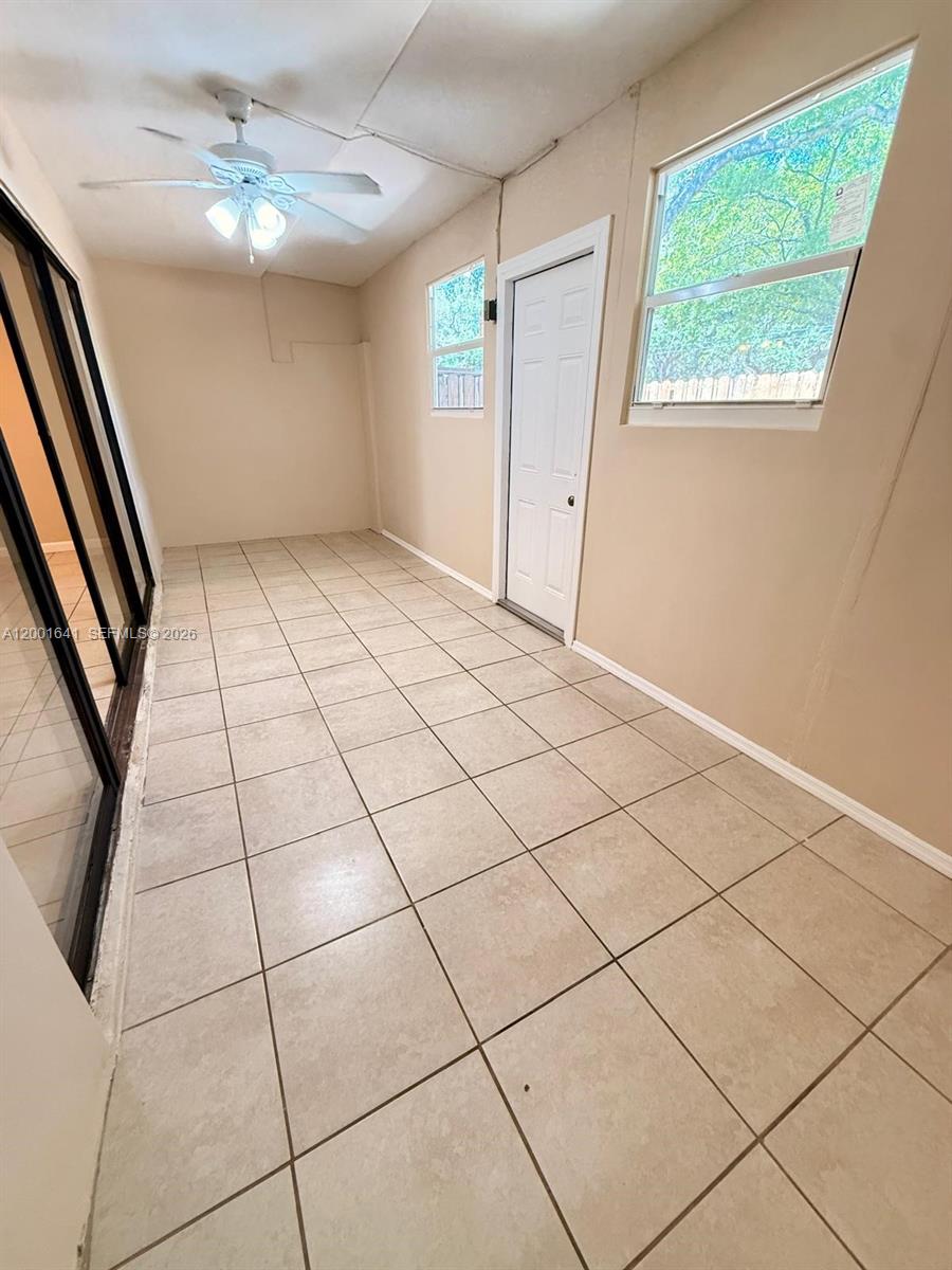 HOLLYWOOD GARDENS CONDOMI - Residential Lease