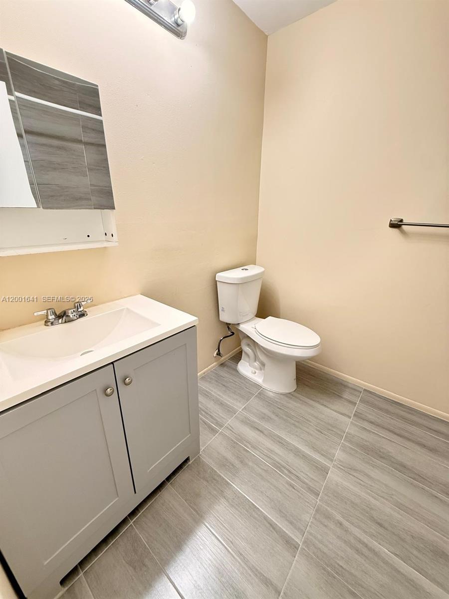 HOLLYWOOD GARDENS CONDOMI - Residential Lease