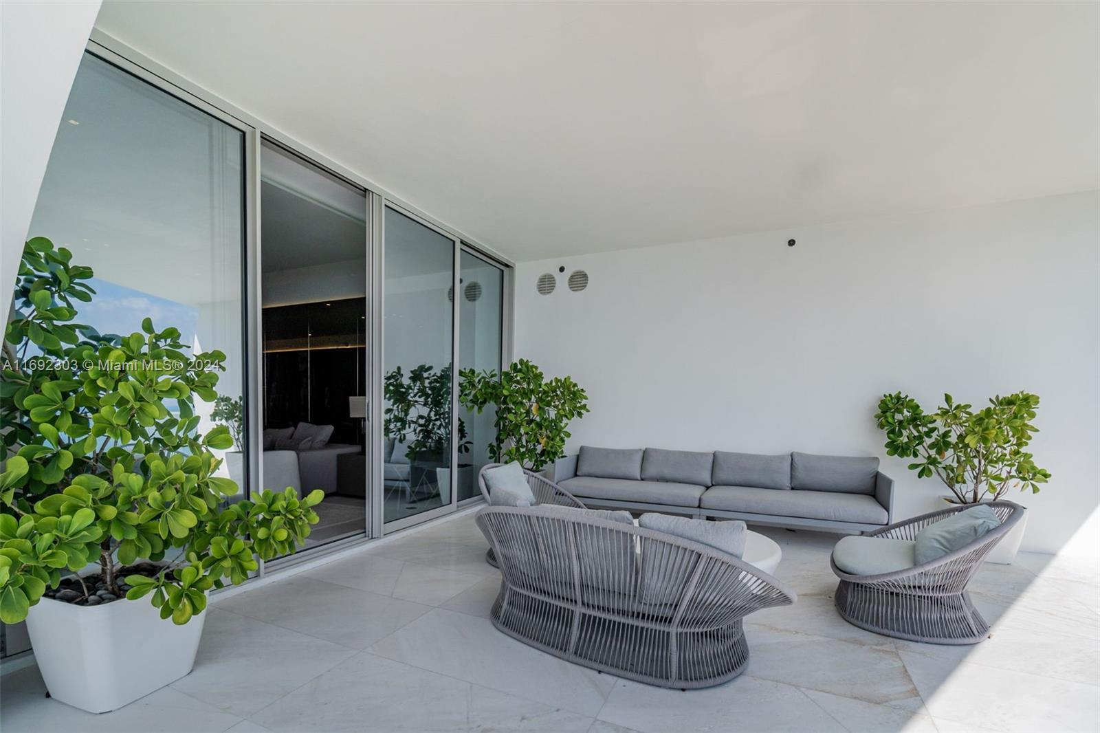 JADE SIGNATURE CONDO - Residential
