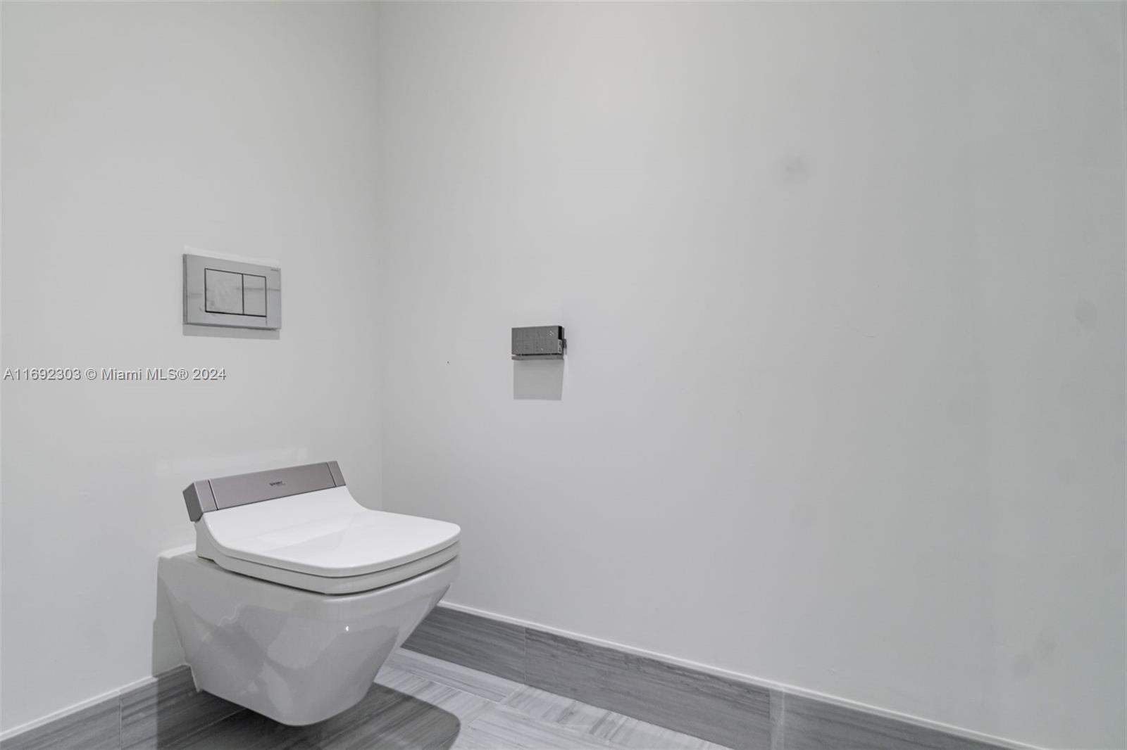 JADE SIGNATURE CONDO - Residential