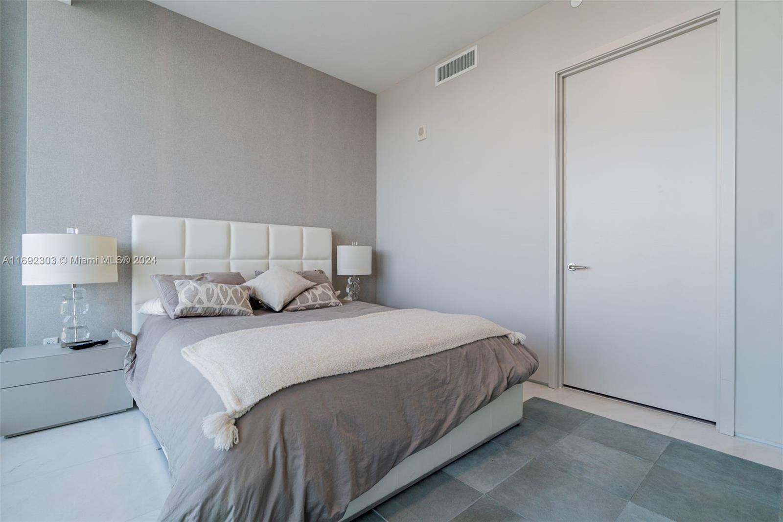 JADE SIGNATURE CONDO - Residential