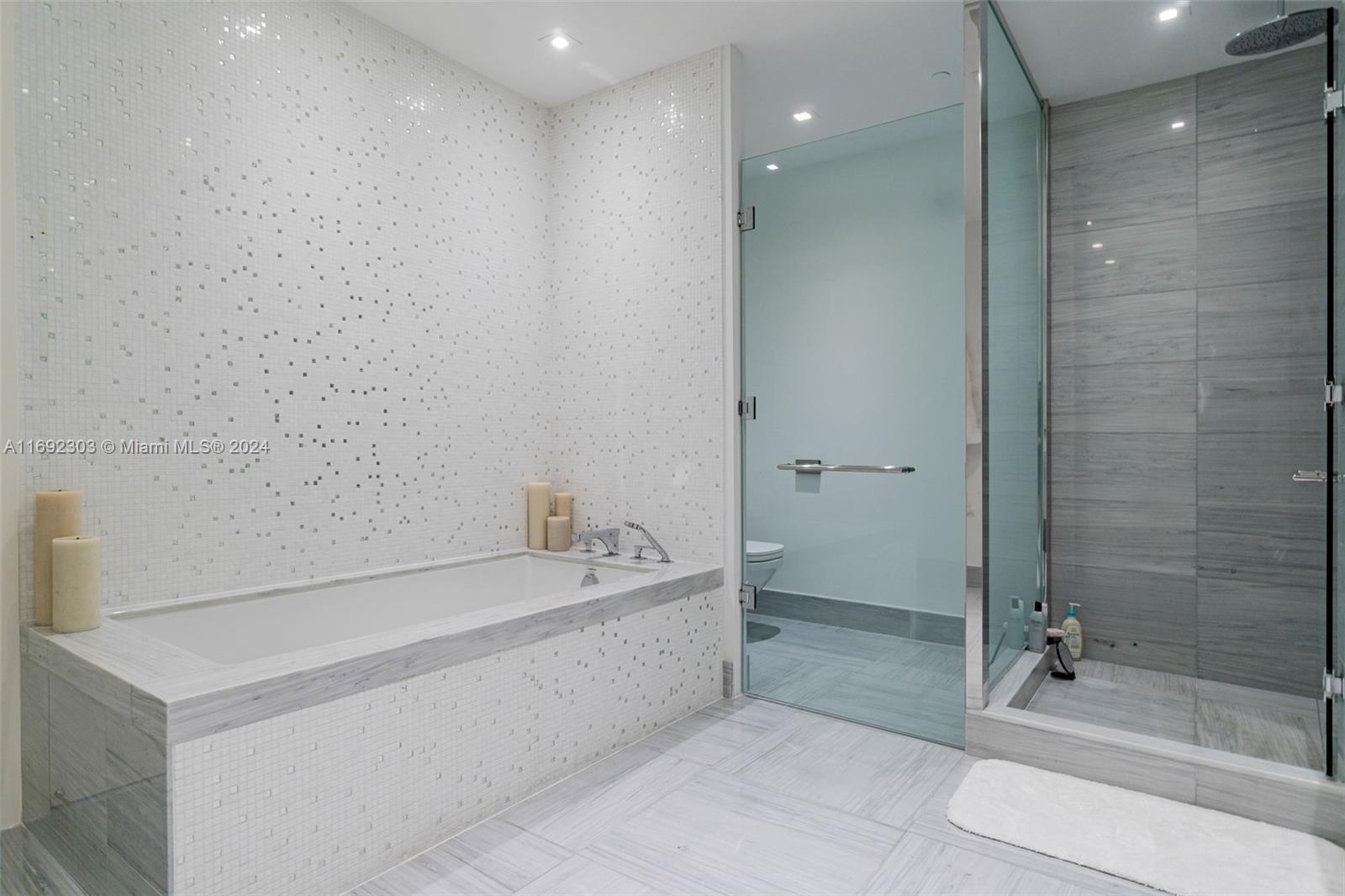 JADE SIGNATURE CONDO - Residential