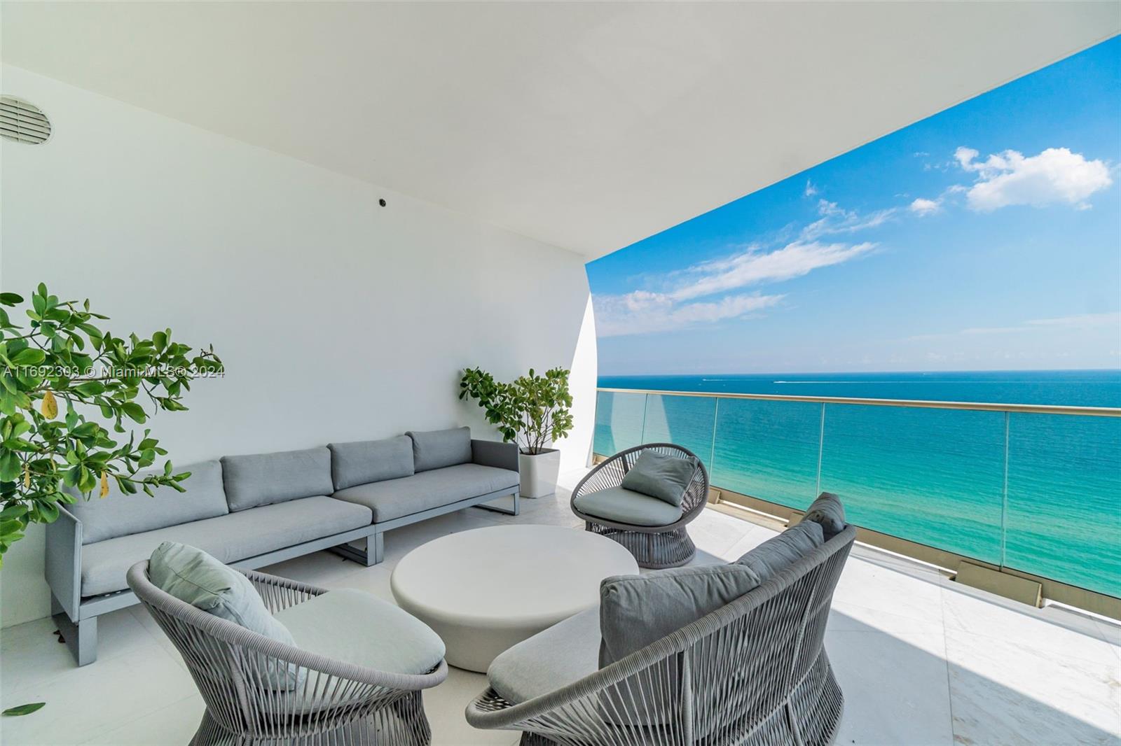 JADE SIGNATURE CONDO - Residential