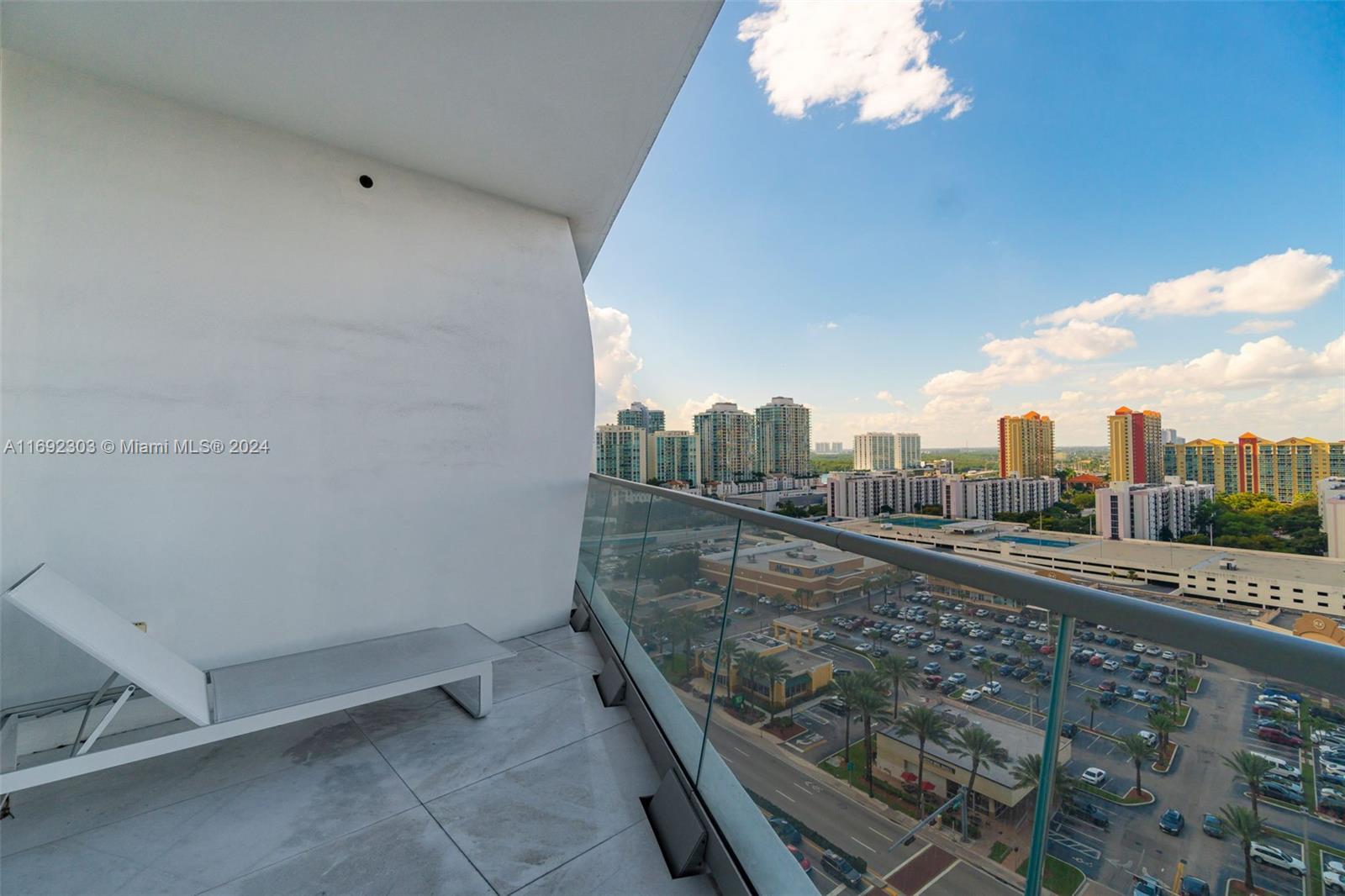 JADE SIGNATURE CONDO - Residential