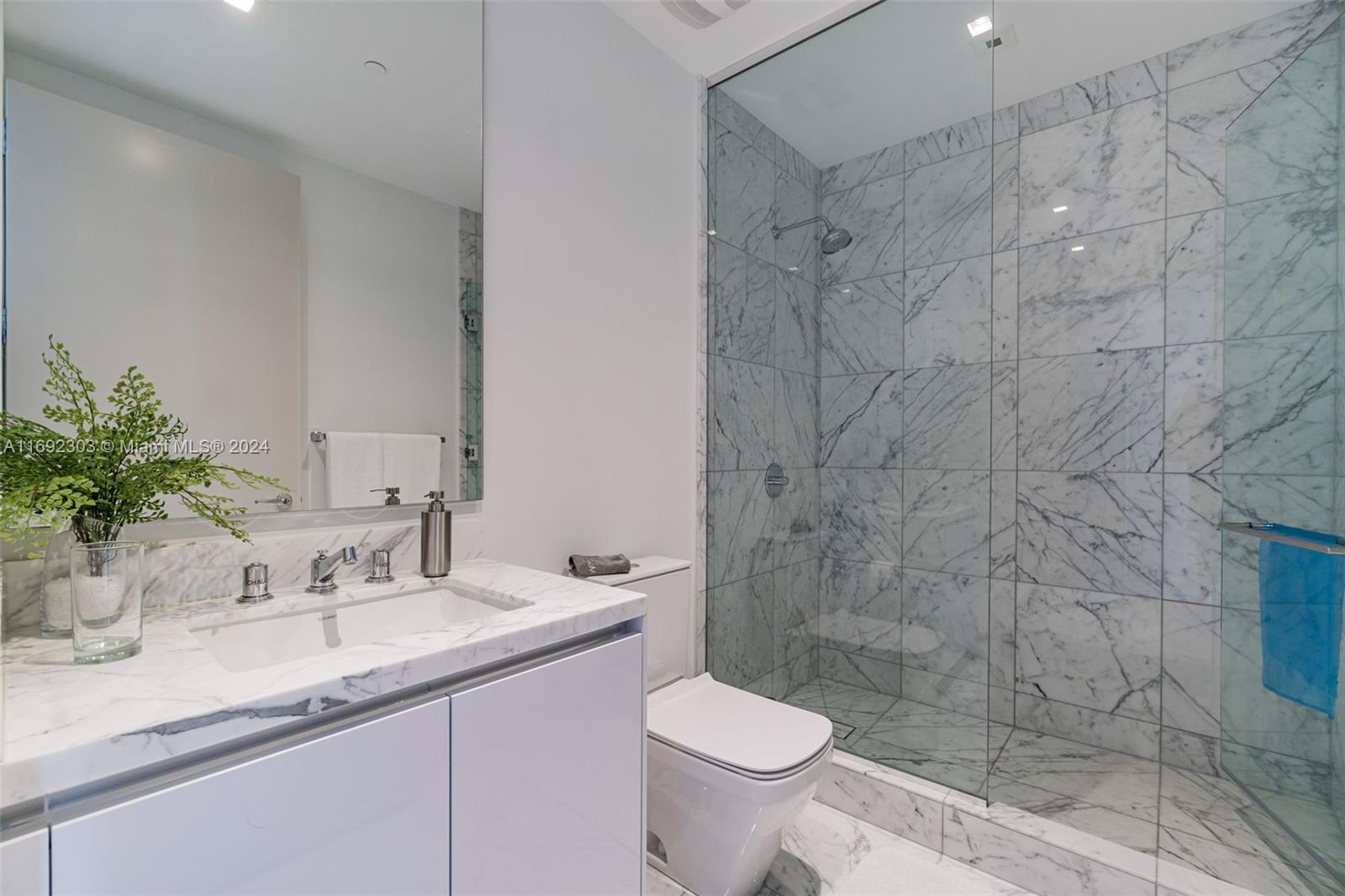 JADE SIGNATURE CONDO - Residential