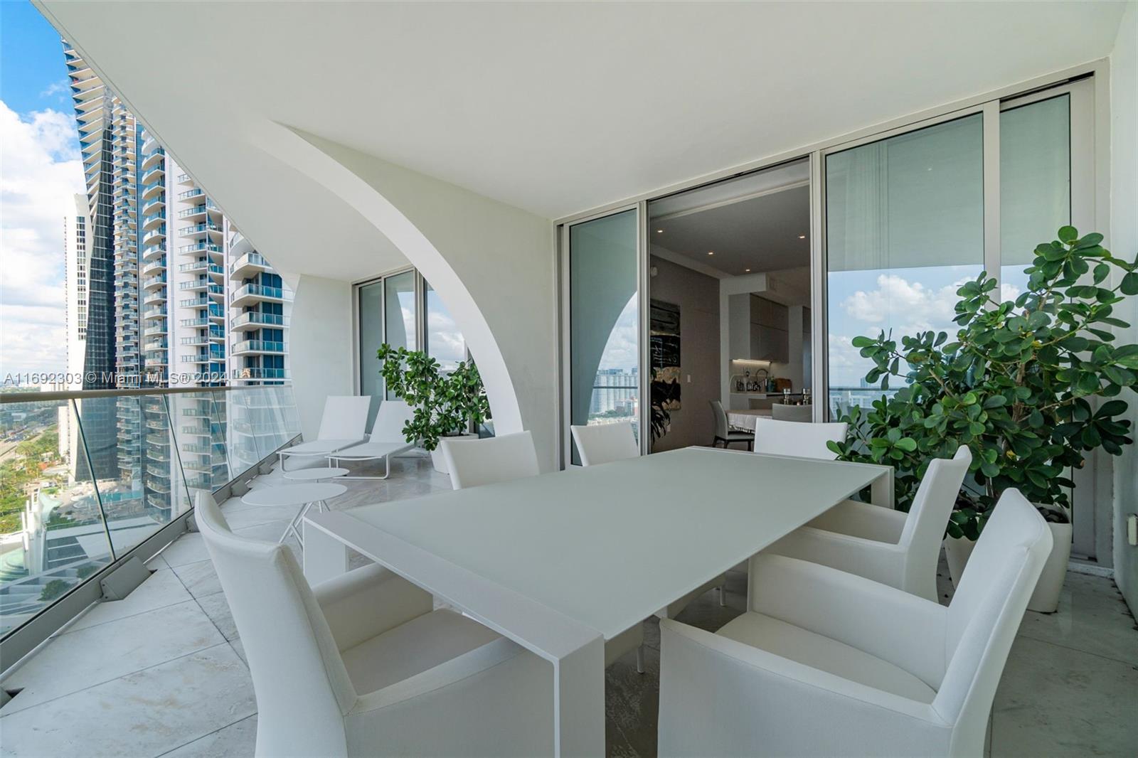 JADE SIGNATURE CONDO - Residential
