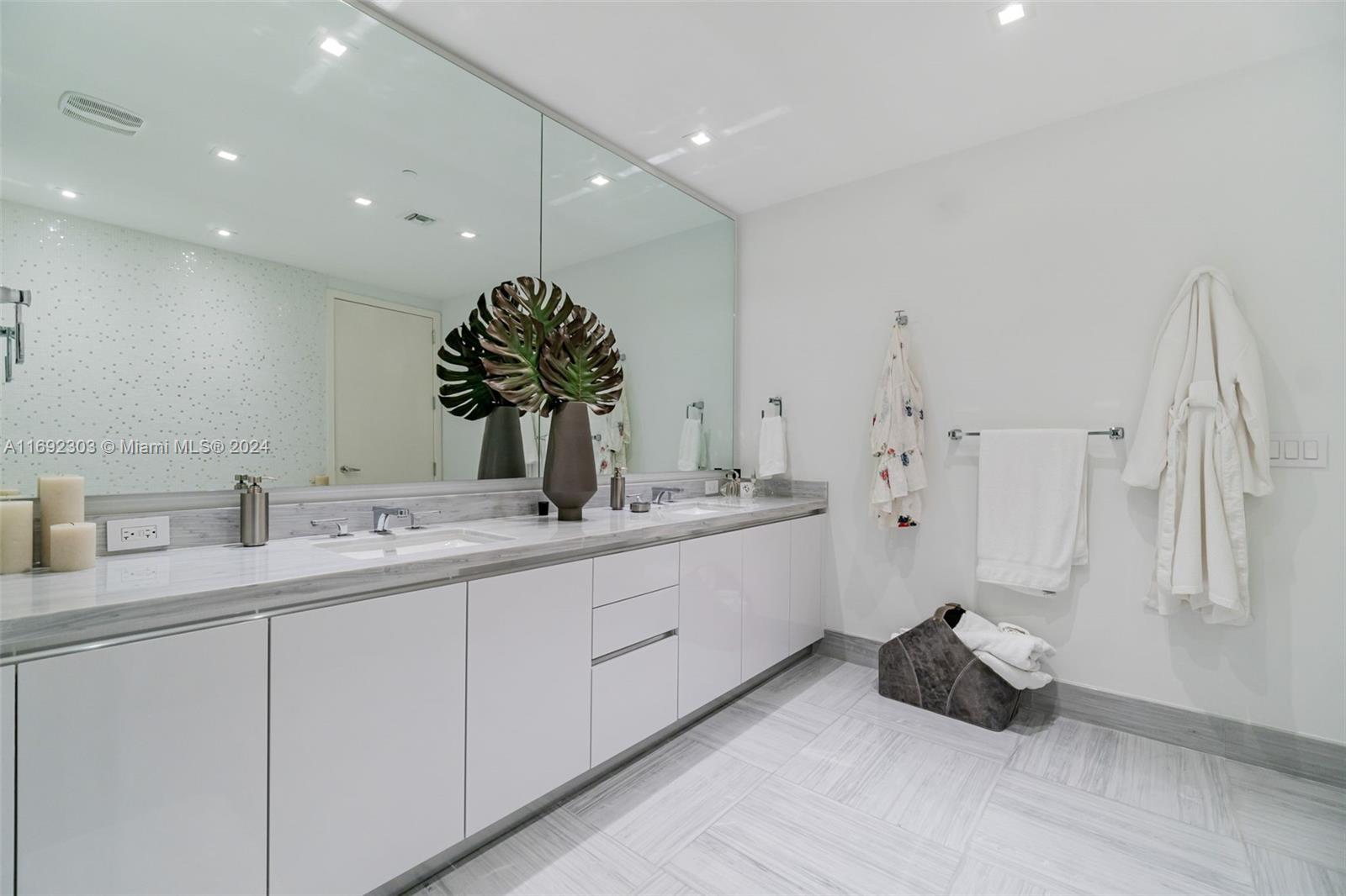 JADE SIGNATURE CONDO - Residential
