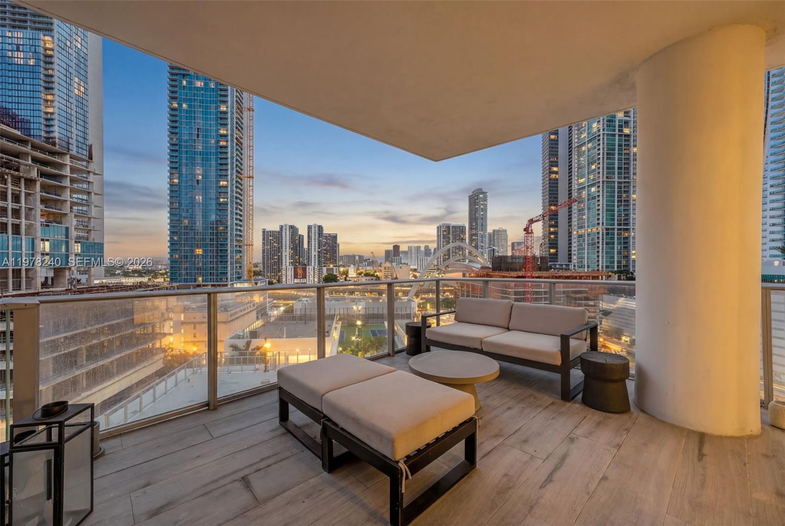 PARAMOUNT MIAMI WORLDCENT - Residential Lease