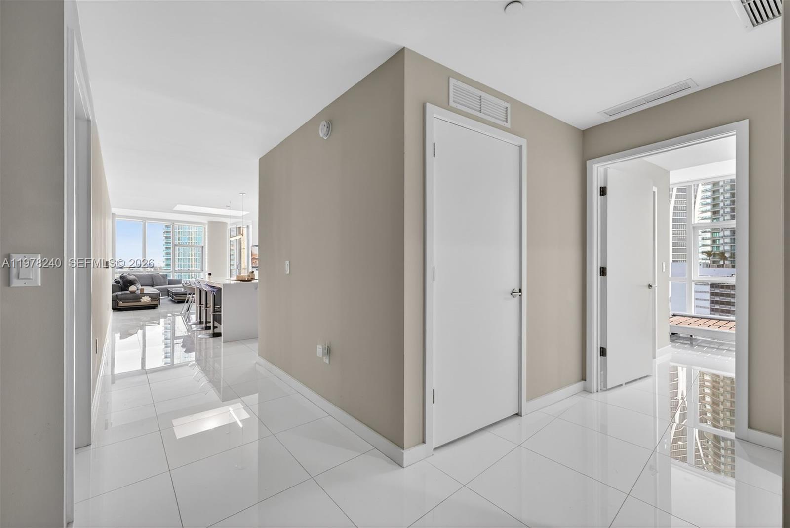 PARAMOUNT MIAMI WORLDCENT - Residential Lease