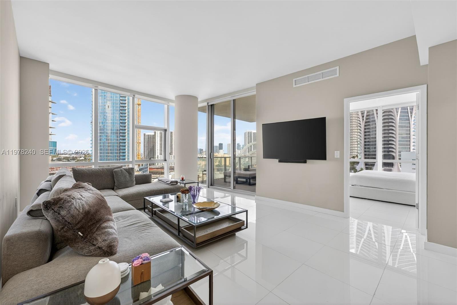 PARAMOUNT MIAMI WORLDCENT - Residential Lease