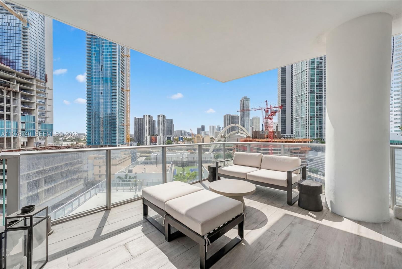 PARAMOUNT MIAMI WORLDCENT - Residential Lease