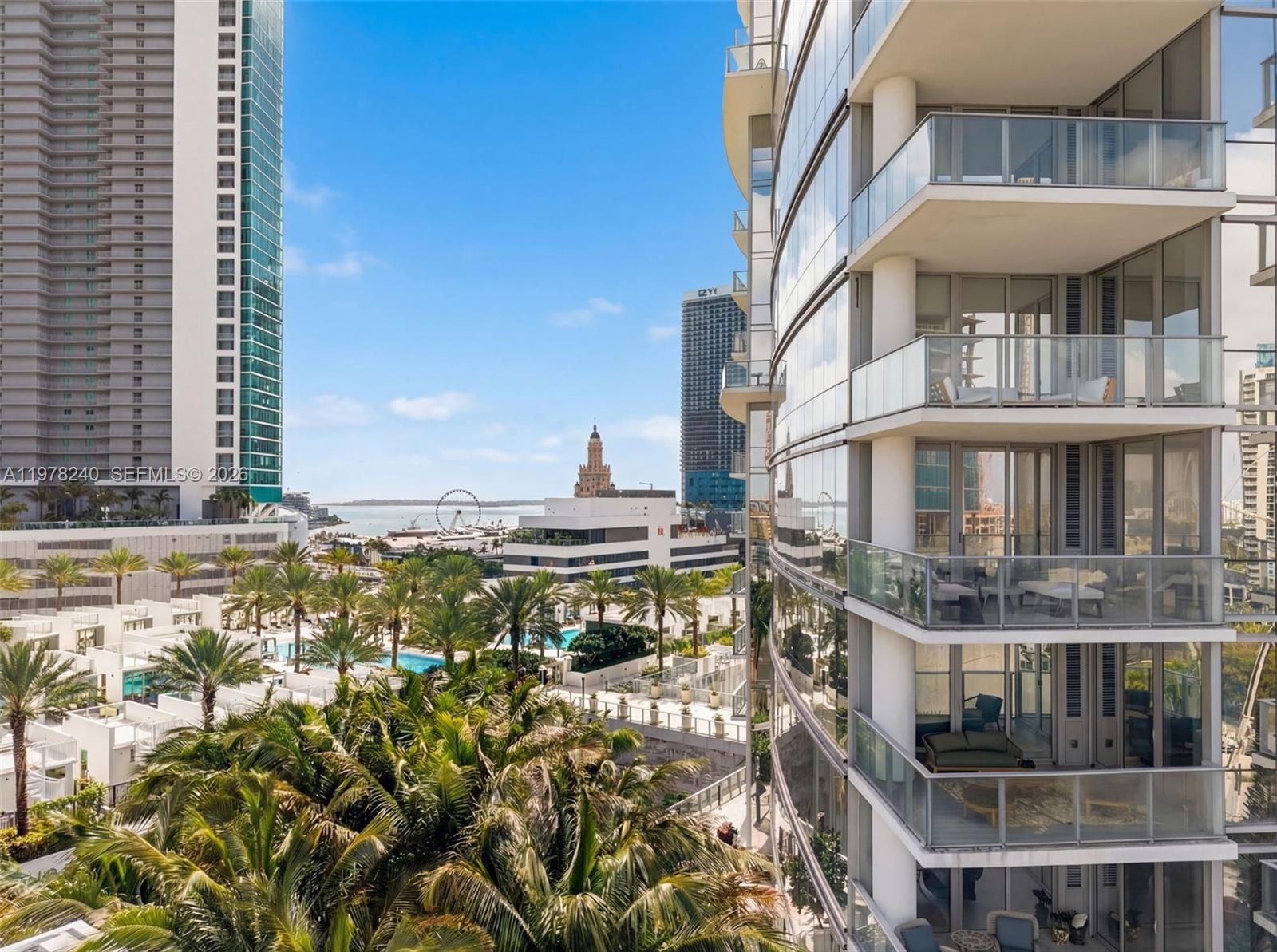 PARAMOUNT MIAMI WORLDCENT - Residential Lease