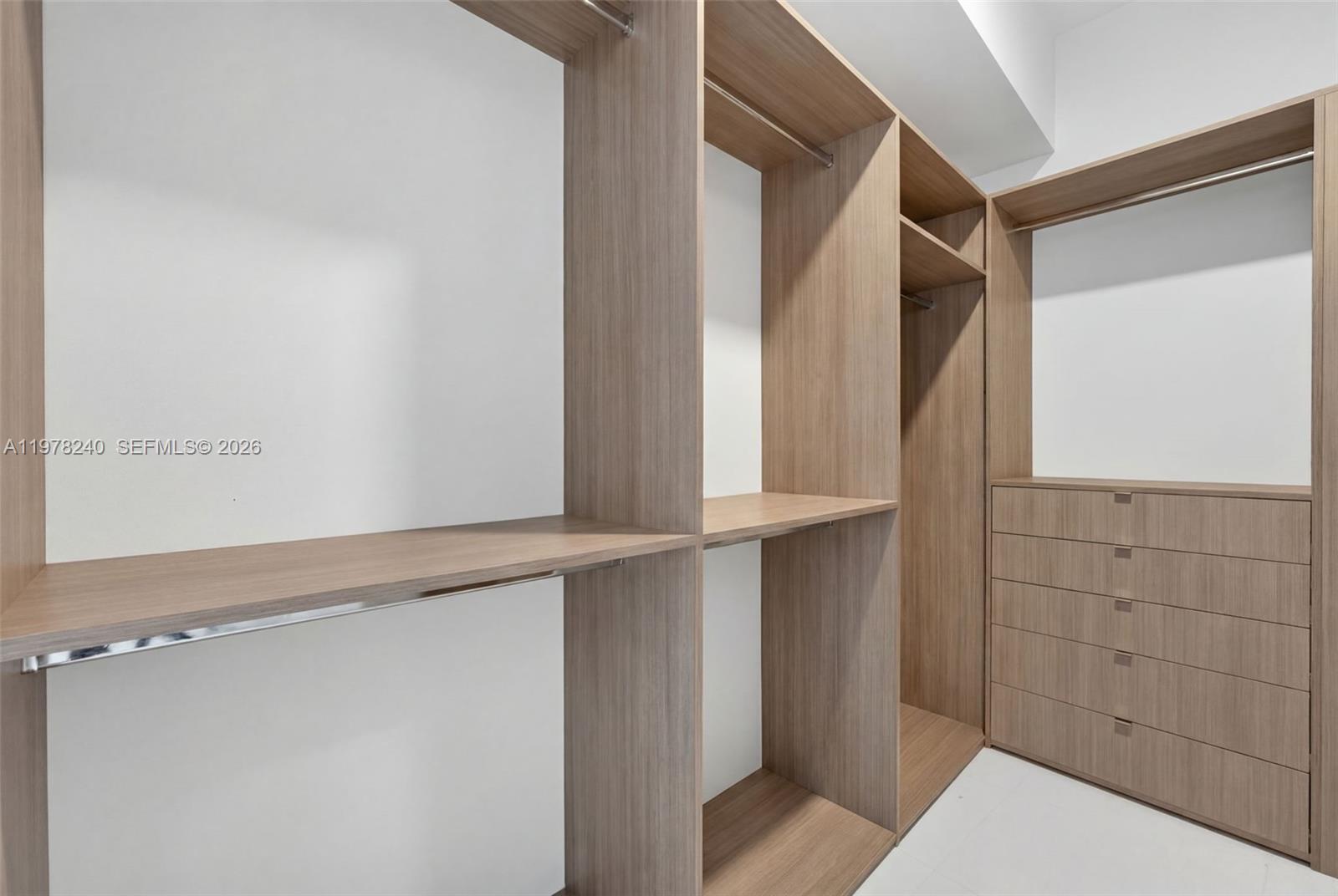 PARAMOUNT MIAMI WORLDCENT - Residential Lease