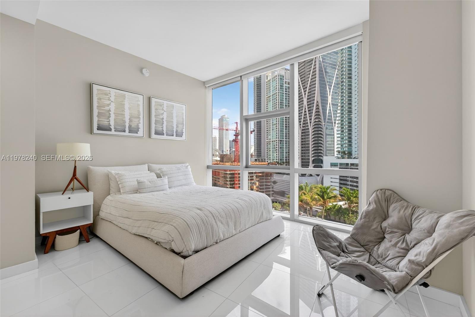 PARAMOUNT MIAMI WORLDCENT - Residential Lease