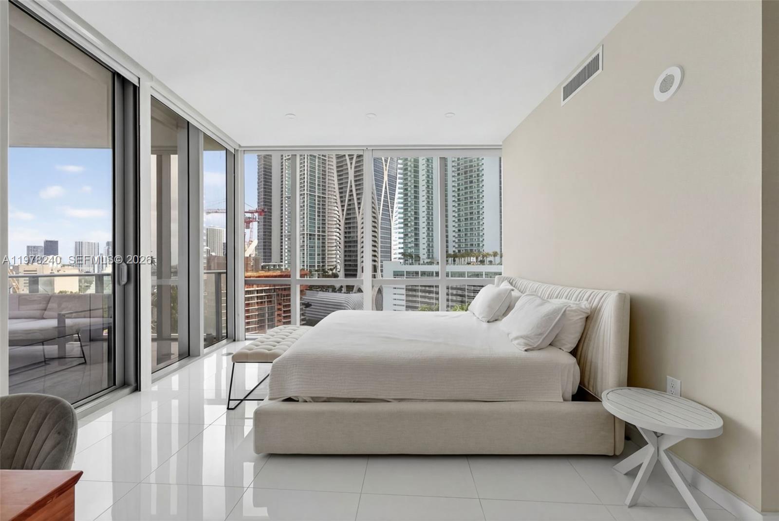 PARAMOUNT MIAMI WORLDCENT - Residential Lease