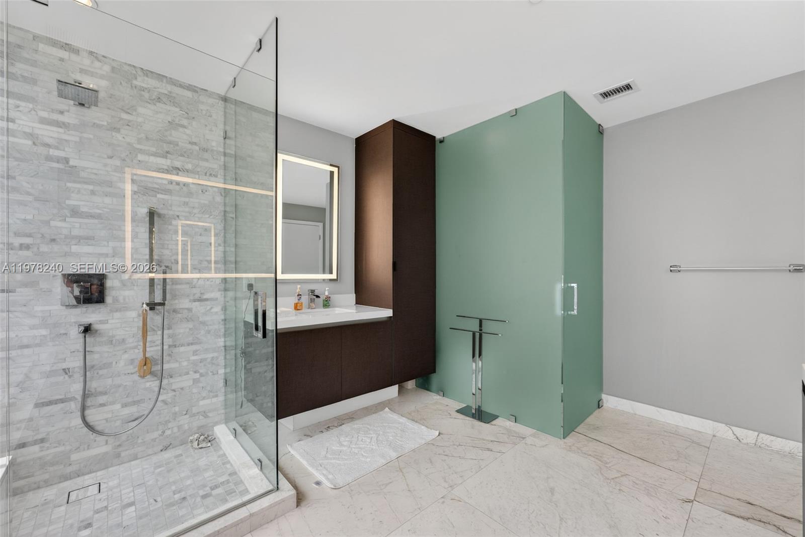 PARAMOUNT MIAMI WORLDCENT - Residential Lease