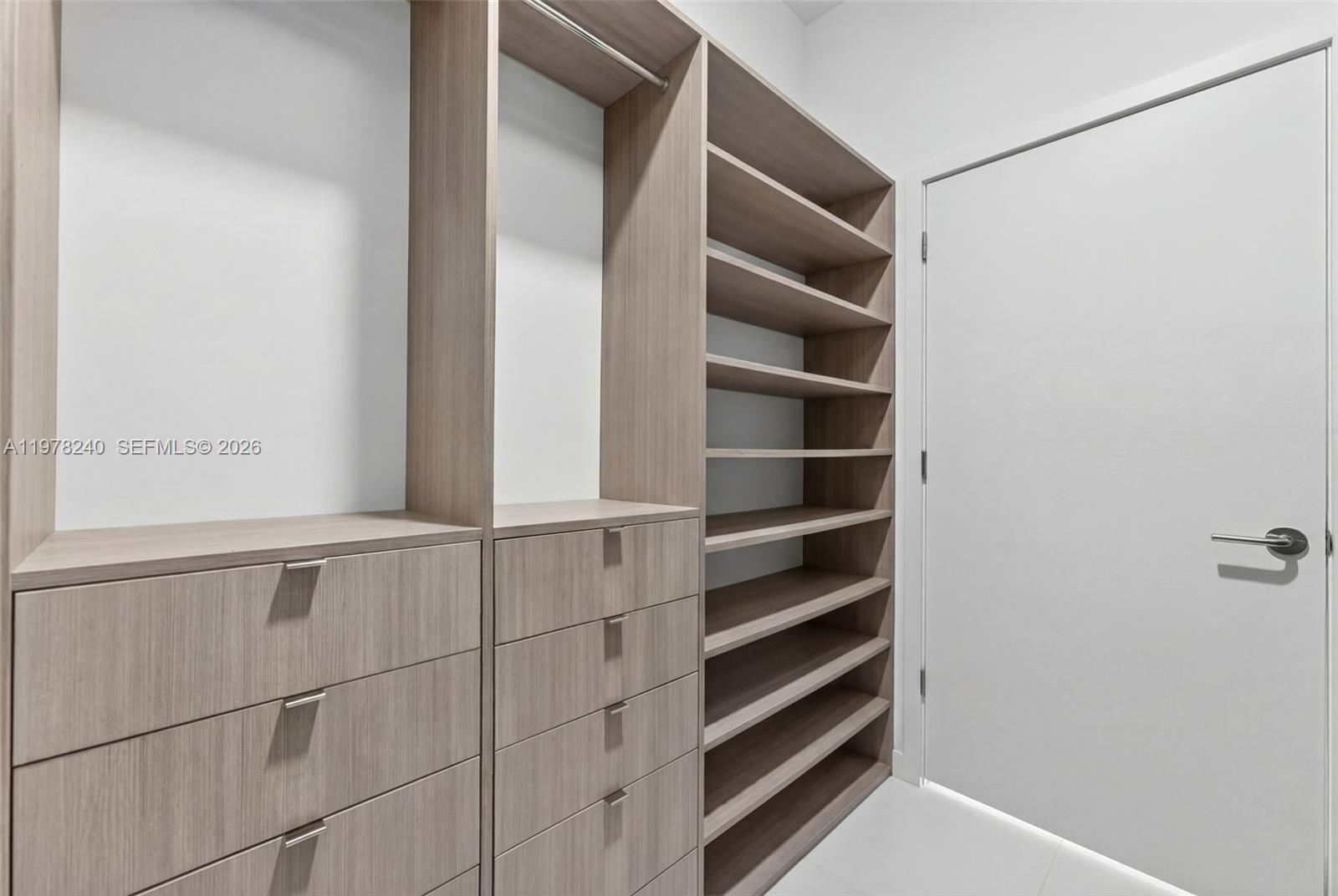 PARAMOUNT MIAMI WORLDCENT - Residential Lease