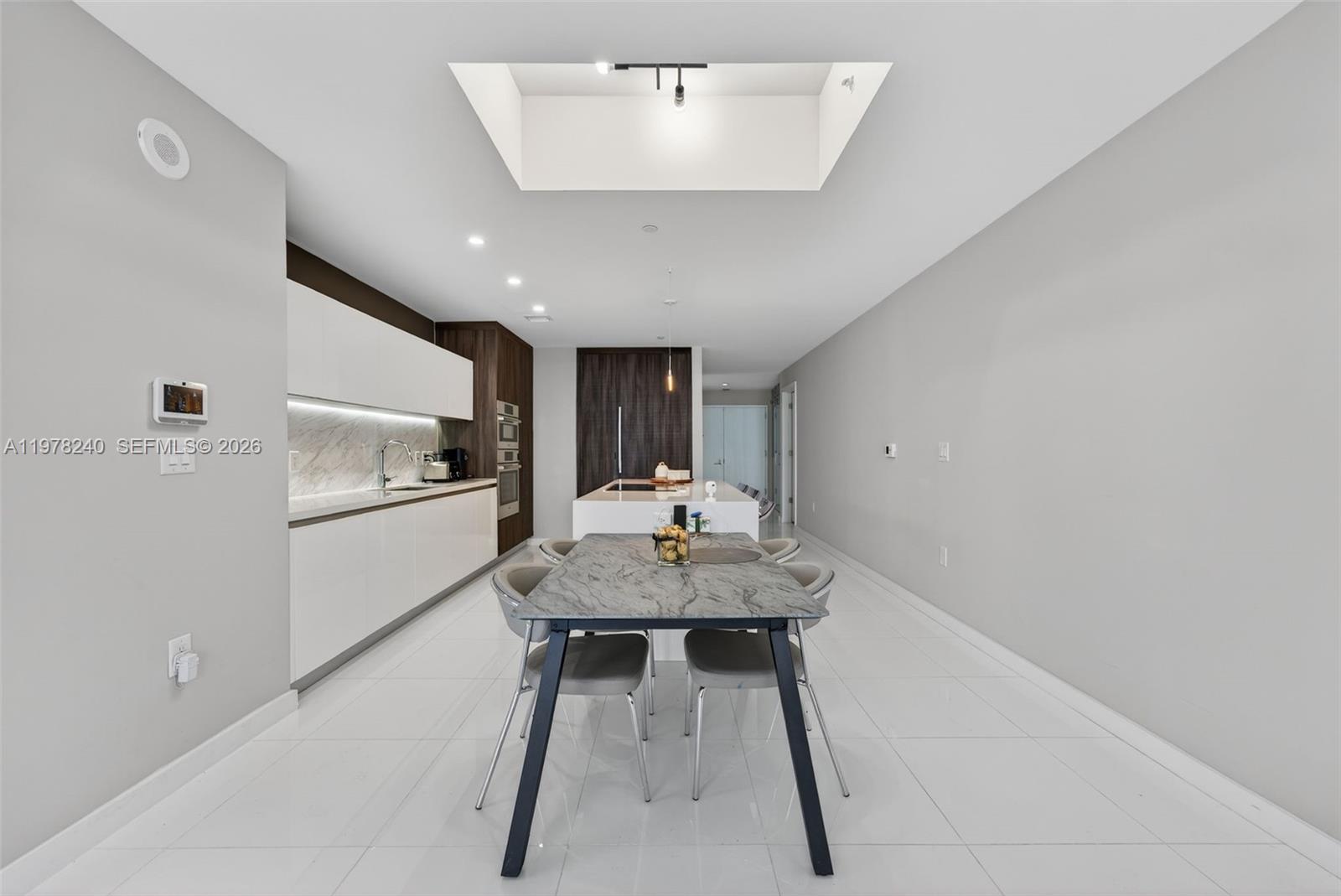 PARAMOUNT MIAMI WORLDCENT - Residential Lease