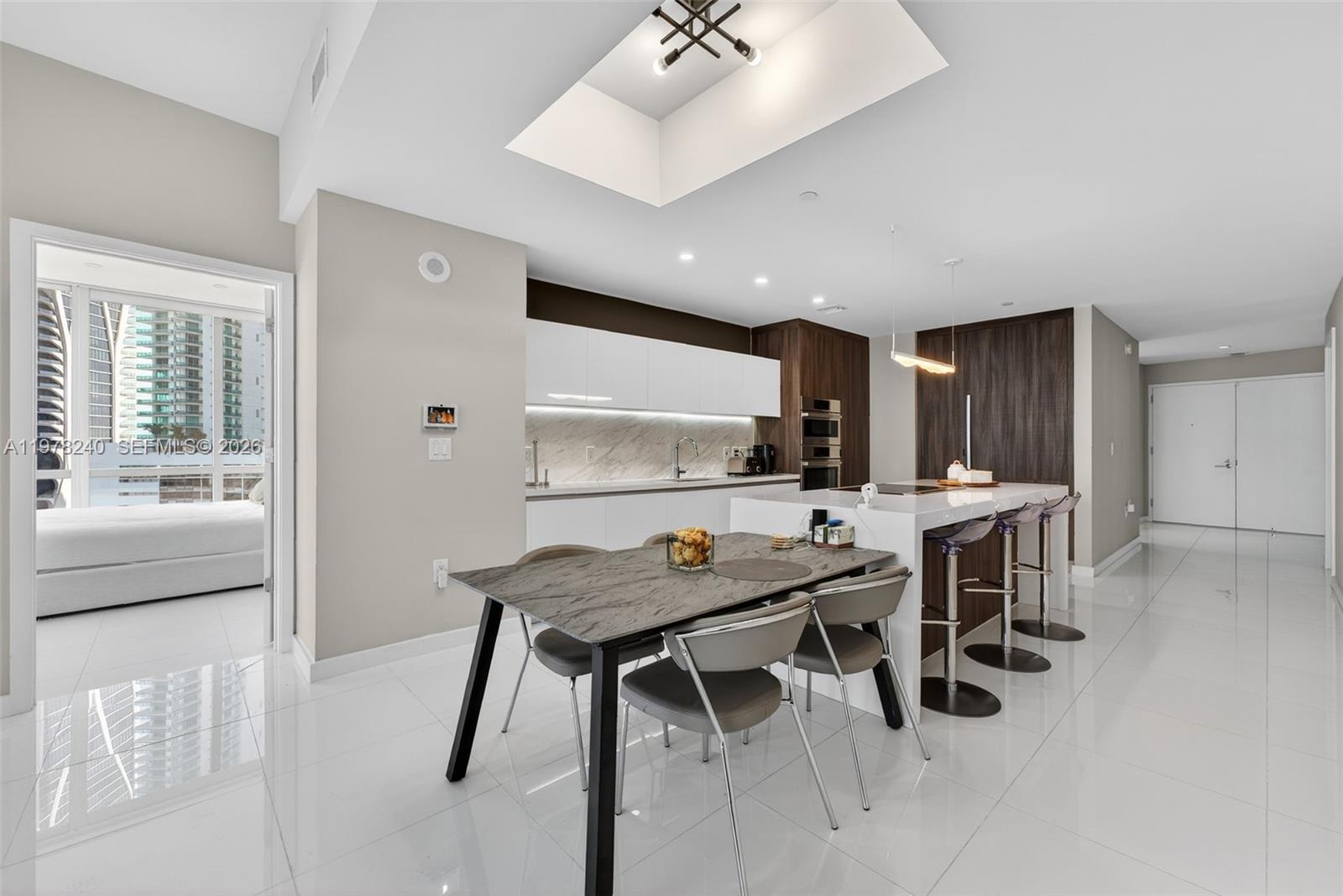 PARAMOUNT MIAMI WORLDCENT - Residential Lease