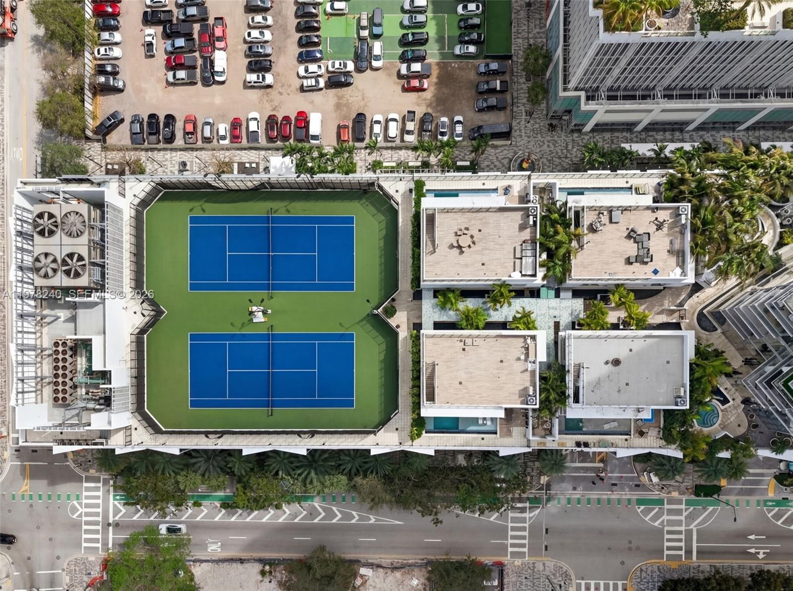 PARAMOUNT MIAMI WORLDCENT - Residential Lease